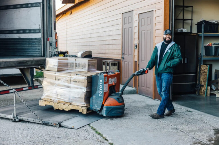 Delivery of foods to the pantry